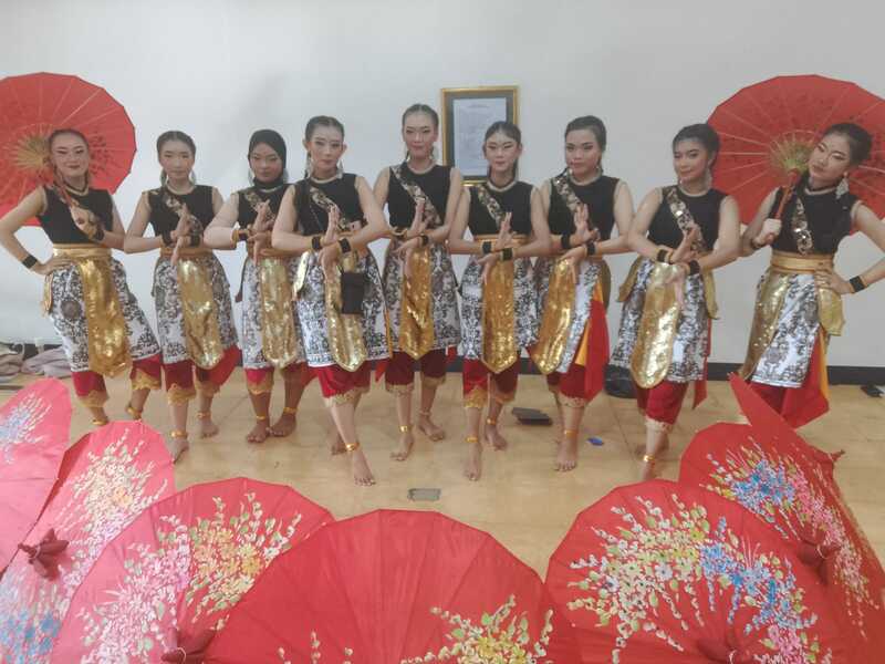 Getar Pakuan Tampilkan Tari "Gumuruh" di Cap Go Meh Bogor 2025